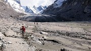 79 Vista sulla bocca e sul fronte del ghiacciaio